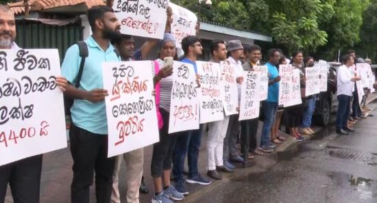 Protesters Demand Rambukwella's Arrest
